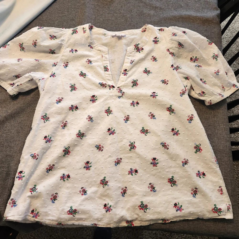 LOFT Womens Size Medium White Blouse with Floral Embroidery And Split Vee Neck